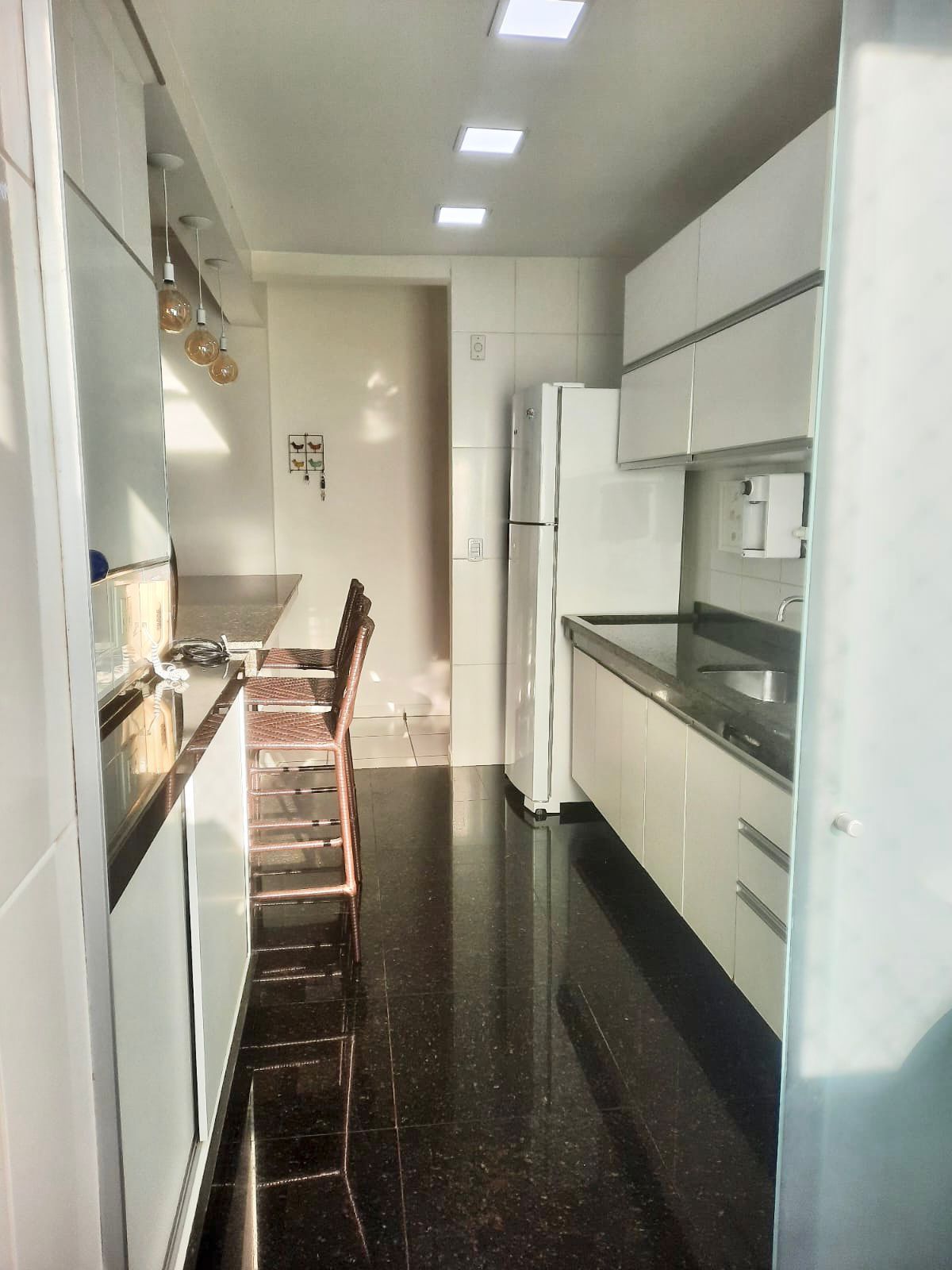 Cozinha completa com armários planejados — Edifício Olímpia