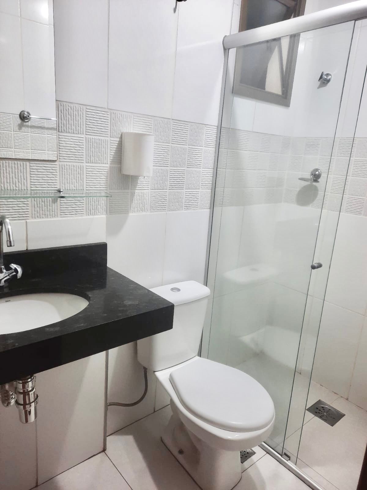 Banheiro social com acabamento — Edifício Olímpia