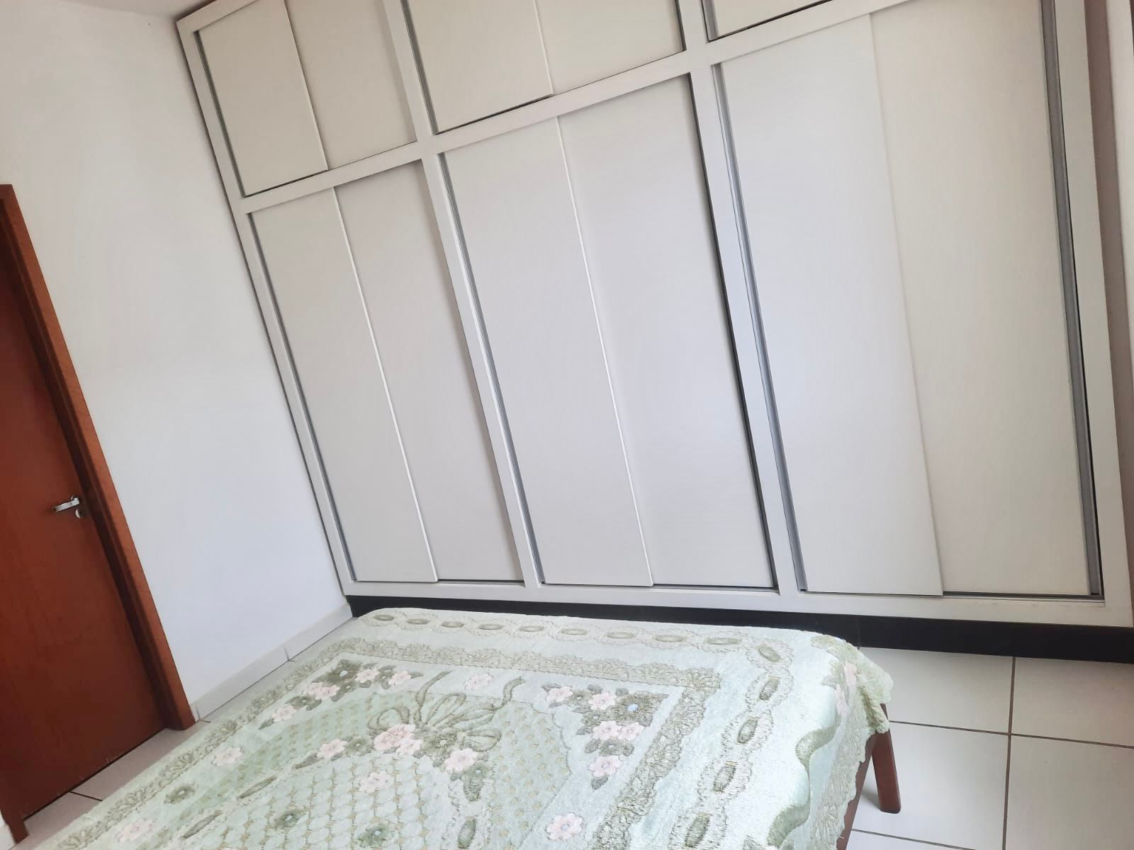 Suíte com armários embutidos — Edifício Olímpia