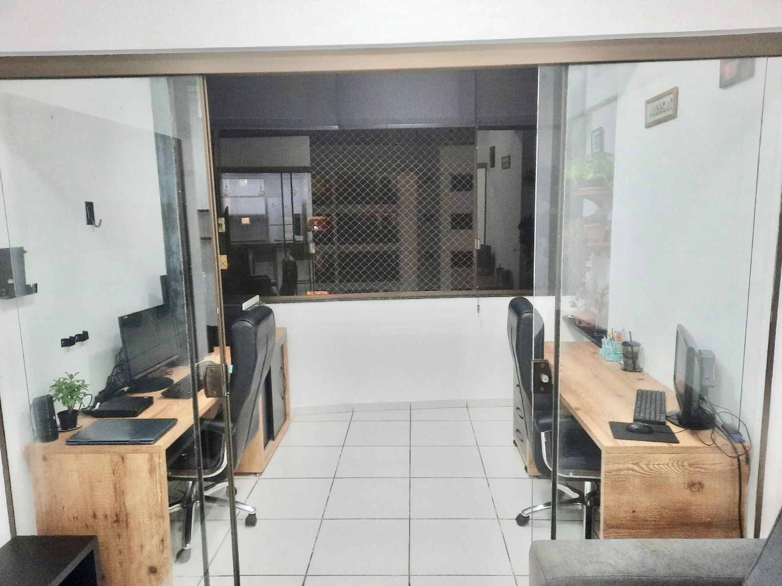 Home office na sacada fechada — Edifício Olímpia